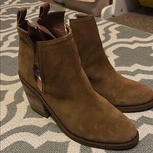 Steve Madden Women's Tan Suede Ankle Boots